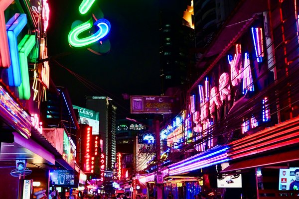 Thailand Nightlife 2026: From Rooftop Luxury to Local Night Markets